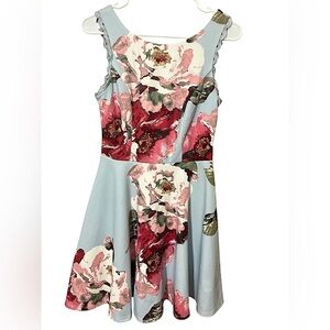 City Studio Macys dress. Scalloped sleeves, v neck back. EUC Size 5.